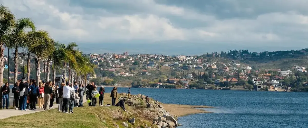Paseo por la Costanera del Lago San Roque