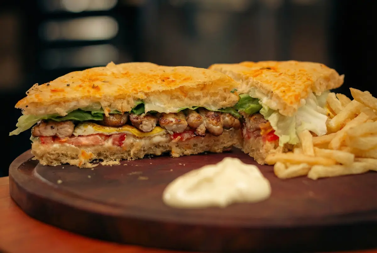 Sandwich de Molleja premium con pan de focaccia